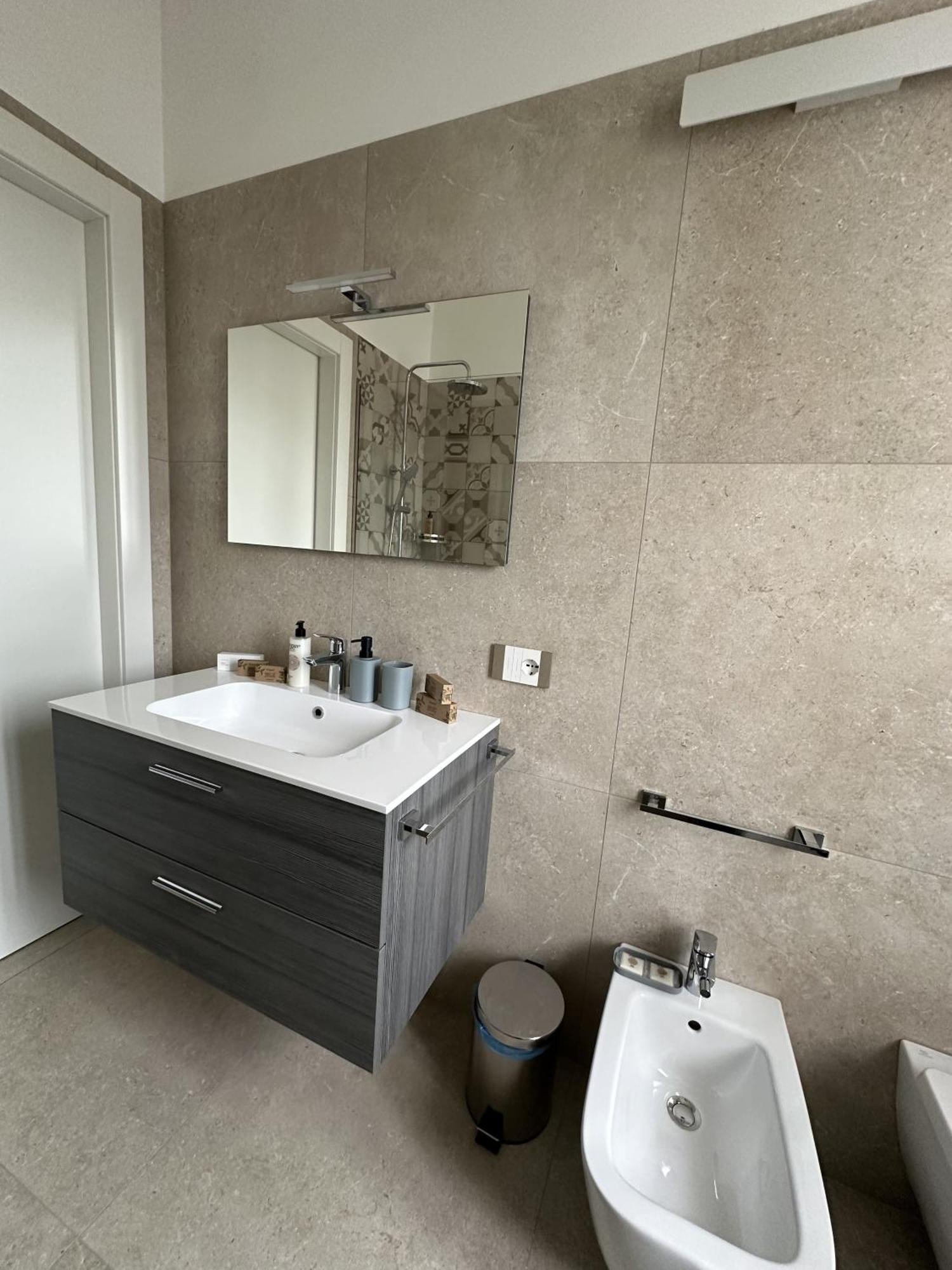 Appartamento Deluxe Fronte Ospedale Леньяґо Екстер'єр фото